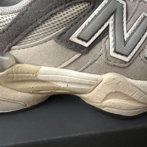 New Balance Kids 9060 Grey/Grey Size 13C - Picture 7 of 16